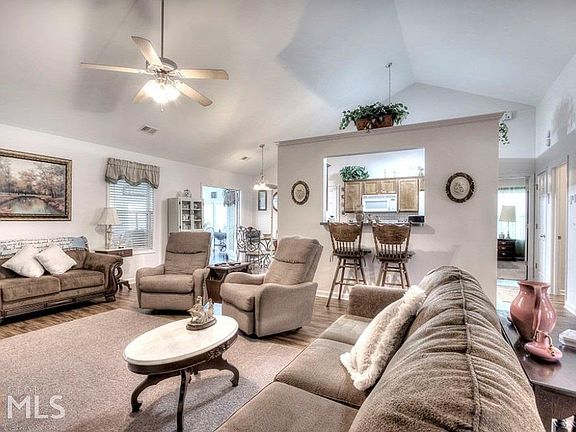 5th image of 20 Crestbrook Dr