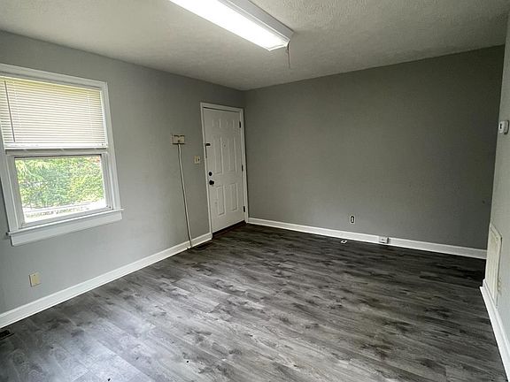 5th image of 213 College Dr