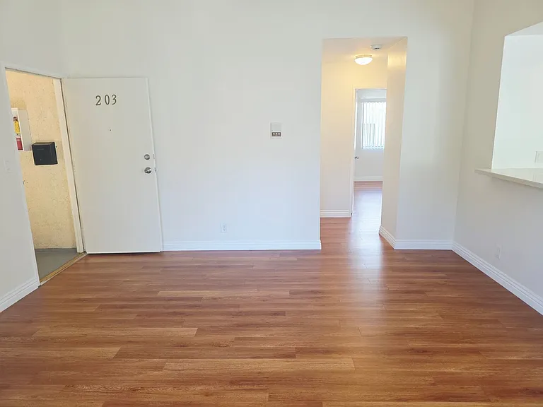 437 E. Cedar Ave — Photo 3