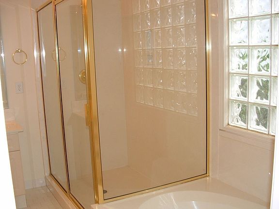 Deluxe master bath