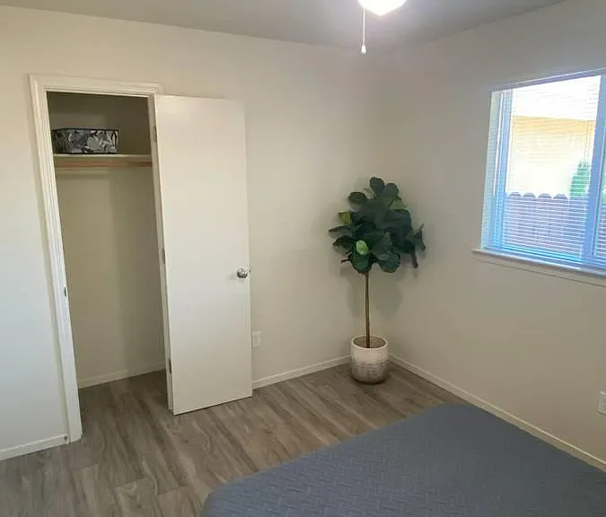 567 Johnston St — Photo 12