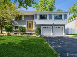 23 Windy Hill Rd, Metuchen, NJ 08840