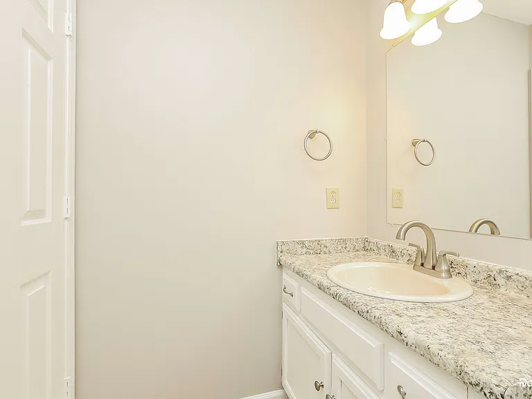 302 Vernon Traylor Dr — Photo 12