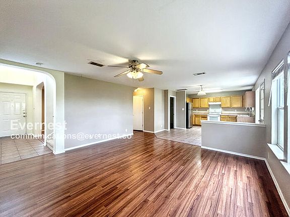 5th image of 2671 Hunt St