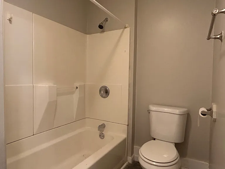 114 S Melcher St — Photo 17