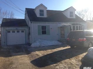 65 Hilliard Ave, Central Islip, NY 11722