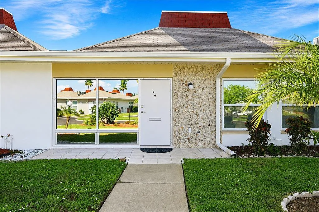2 bed, 1.5 bath, 825 sqft, $1,600 — Photo 1