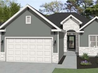12153 N Tracy Ave, Kansas City, MO 64165