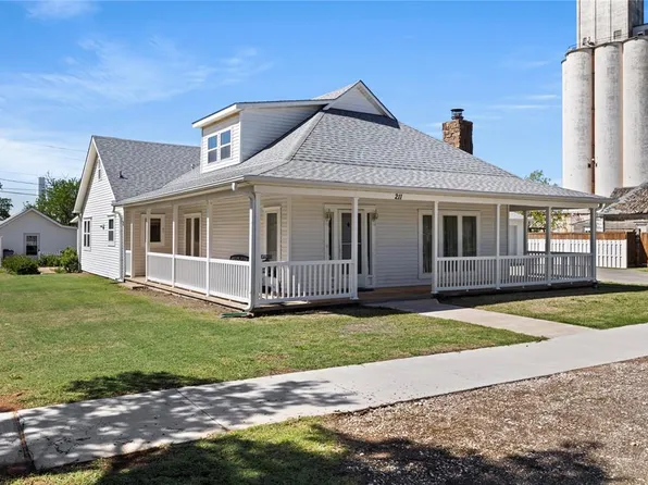 211 W Broadway St, Okeene, OK 73763