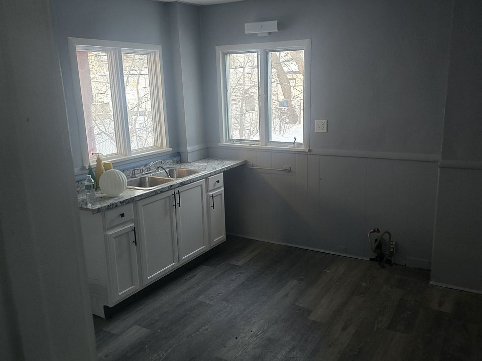 1st image of 84 Sherwood Ave