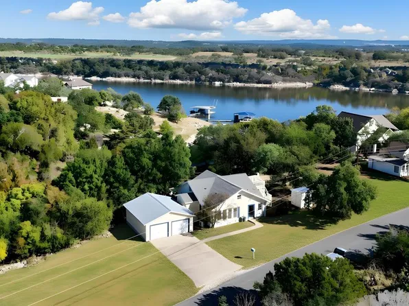 1025 Lakeshore Dr, Spicewood, TX 78669