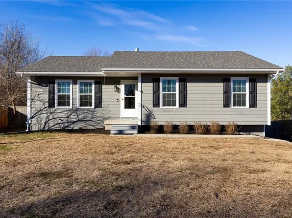 702 N Grove St, Kearney, MO 64060