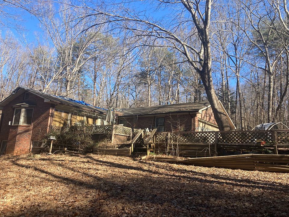 2nd image of 376 Putnam Rd