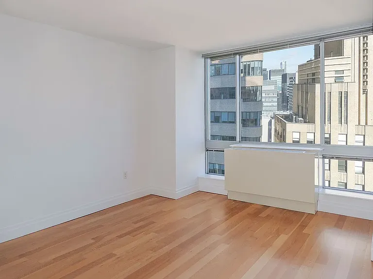 150 E 44th St #34C — Photo 7