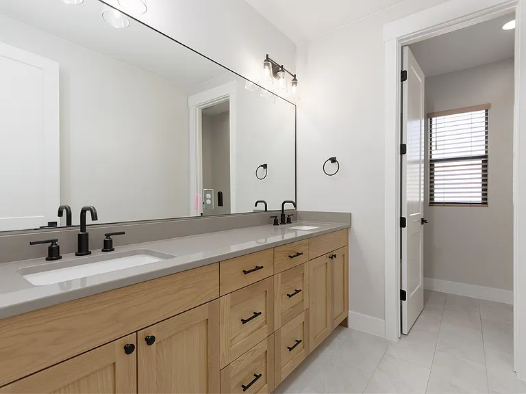1621 W Approach Ln — Photo 37
