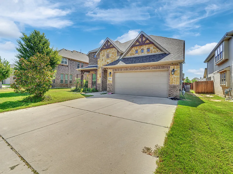 2743 Chimney Rock Rd