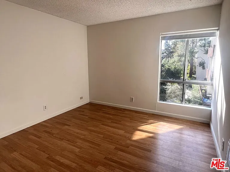 6000 Canterbury Dr #6000D212 — Photo 5