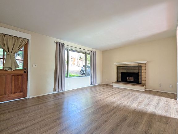 3rd image of 4483 Fox Hollow Rd