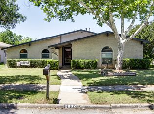 2002 Chatsworth Rd, Carrollton, TX 75007