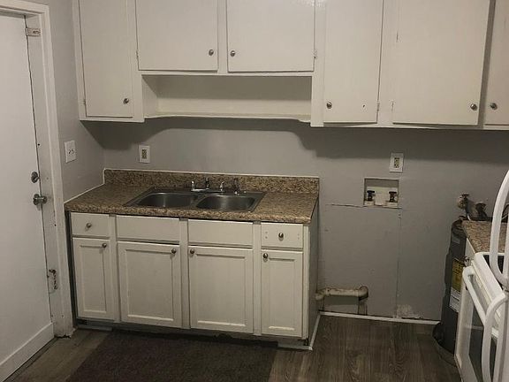 4th image of 2822 Louise Dr