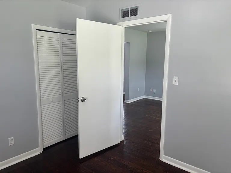 22441 Ridgeway St — Photo 16