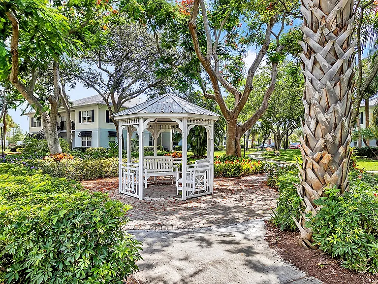 Groves of Delray 62+ Apartments — Photo 12