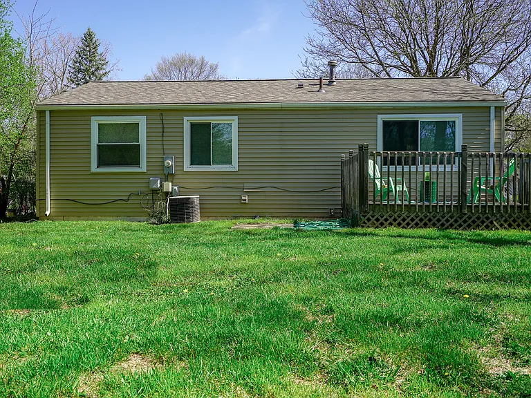 Hemlock Dr — Photo 41