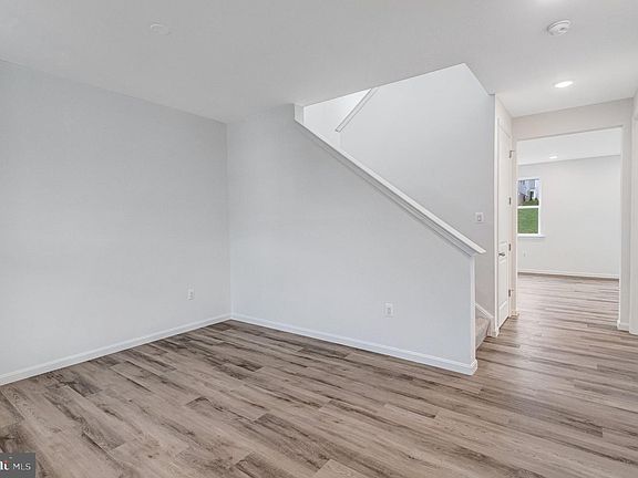 5th image of 505 Aster Ln