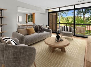 1645 Parkcrest Cir APT 200, Reston, VA 20190