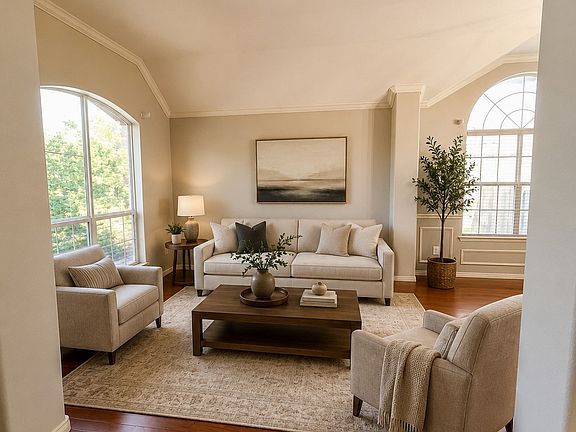 4th image of 1002 Grover Ct