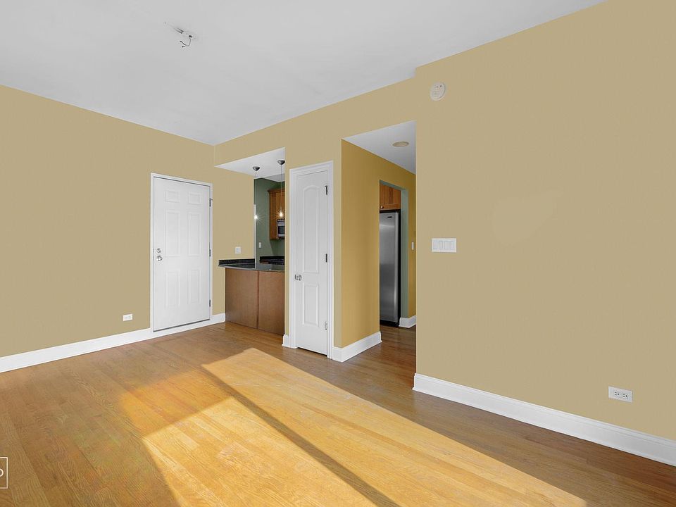 1st image of 2656 N Hamlin Ave APT 3W