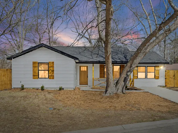 418 Carolina Cir, Ladson, SC 29456