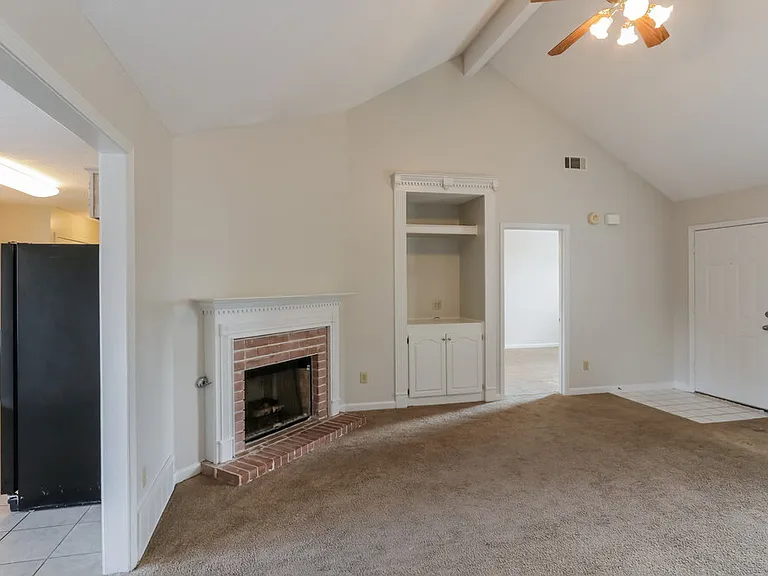 3102 Valley Green Ln — Photo 5