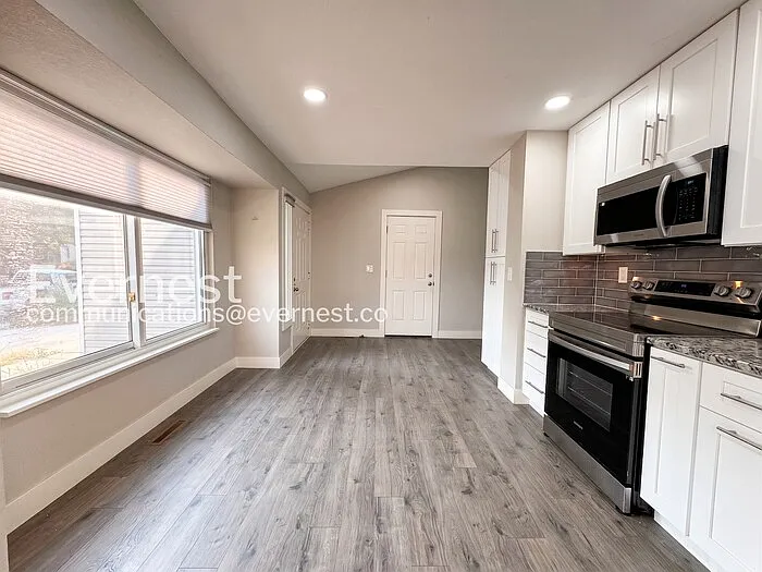 3 bed, 2.5 bath, 1900 sqft, $2,847 — Photo 4