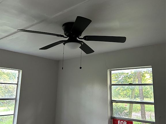 4th image of 351 E Commerce Ave