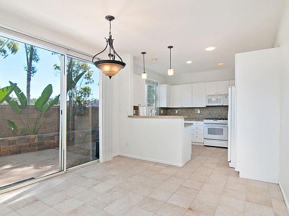 4th image of 9761 Stonecrest Blvd