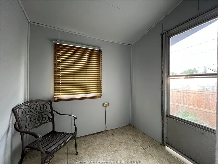 1814 Cadillac St — Photo 11