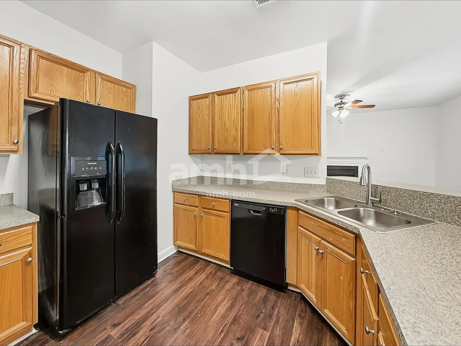 3 bed, 2.5 bath, 1662 sqft, $2,060 — Photo 3