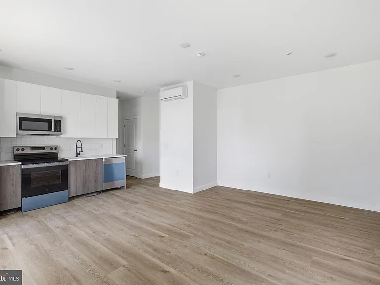 613 N Brooklyn St #7 — Photo 1