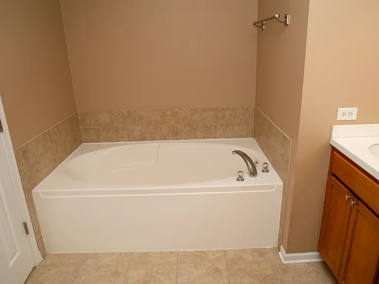 217 Comstock Dr — Photo 45