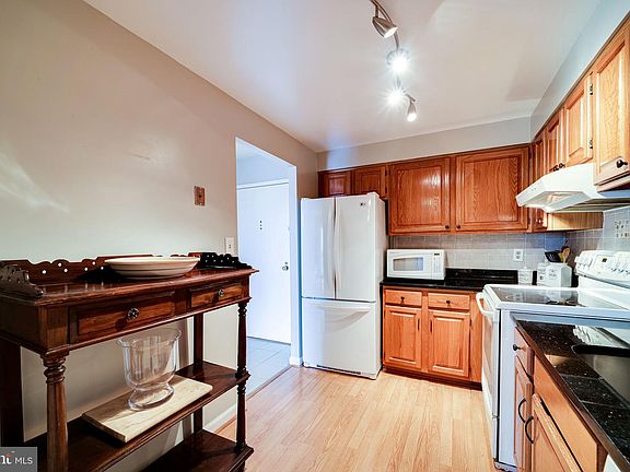 3rd image of 807 N Howard St APT 326