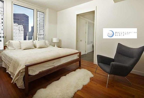 2nd image of 505 W 37th St APT 20E