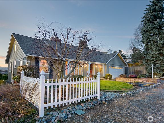 3rd image of 20215 24th Avenue NW
