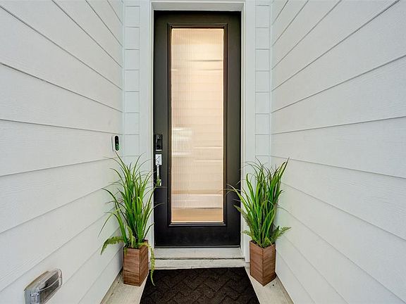3rd image of 5839 Dolores St