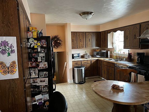 2nd image of 389 Bow St