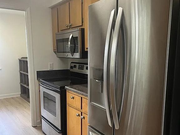 4th image of 320 Volanta Ave #320