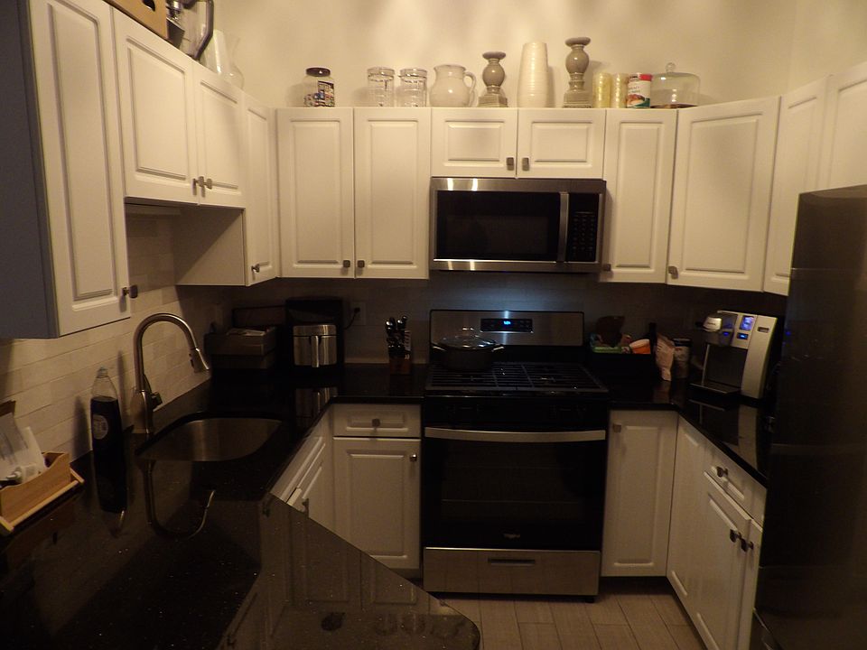Kitchen w/appliances