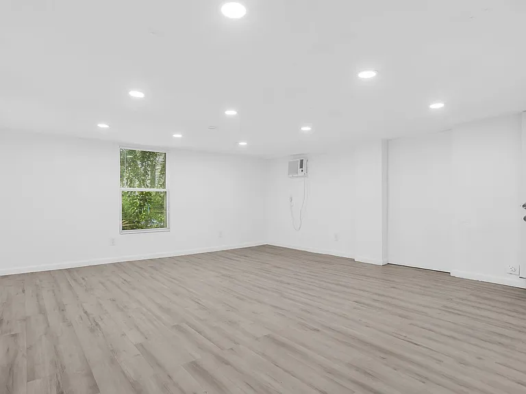 2737 Stuart Dr — Photo 22