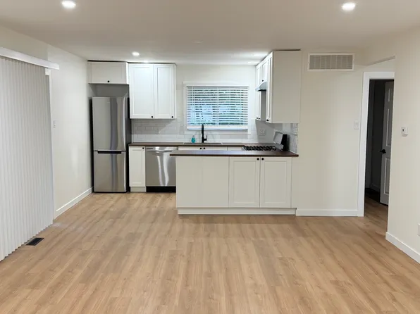 2322 152nd St, Surrey, BC V4A 4N9