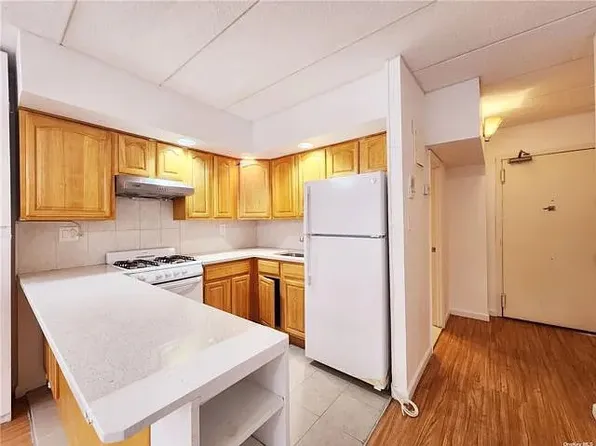 14727 Barclay Ave Floor 2, Flushing, NY 11355
